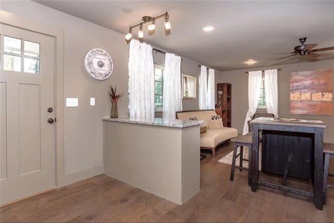 Building Photo - 301 NW F St