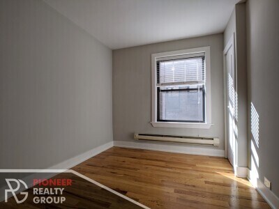 Building Photo - 429 W Roscoe St