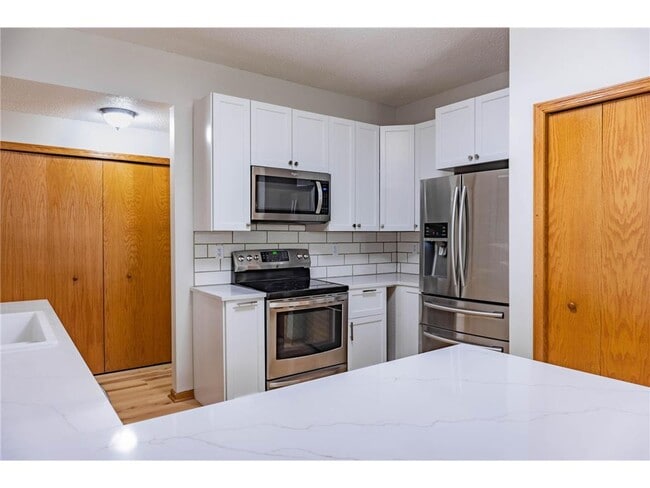 Building Photo - 1122 Crystal Pl W