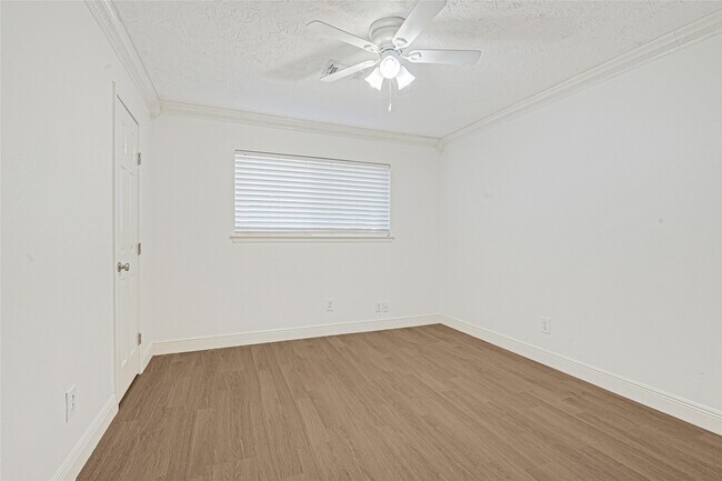 Building Photo - 8802 Tanager St