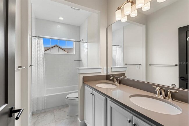 Building Photo - 8276 Modiano St