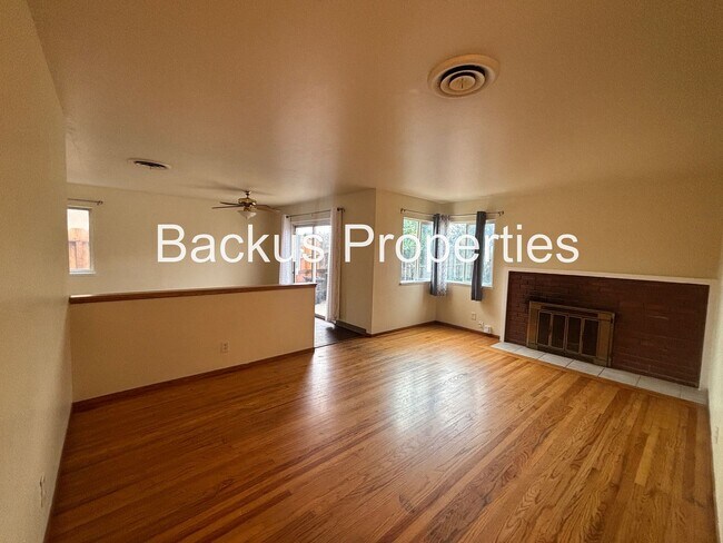 Building Photo - 827 Bedford Dr