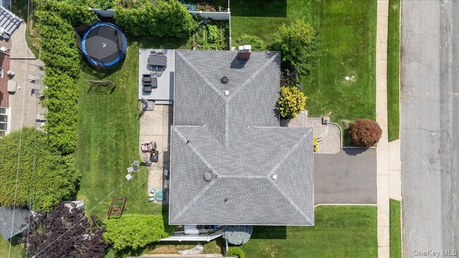 Building Photo - 38 Birchwood Park Dr