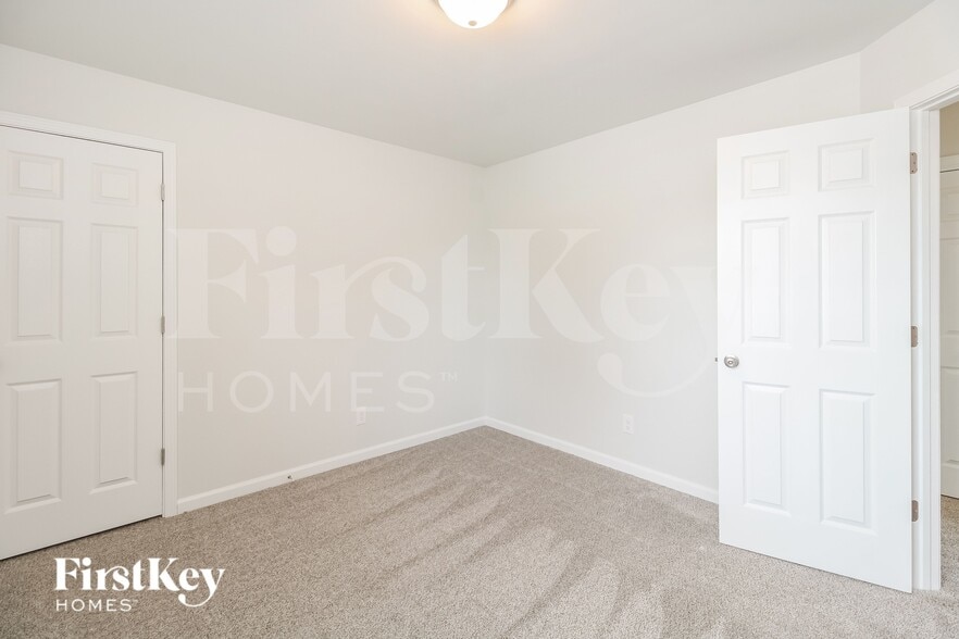 Building Photo - 718 Ferndale Blvd