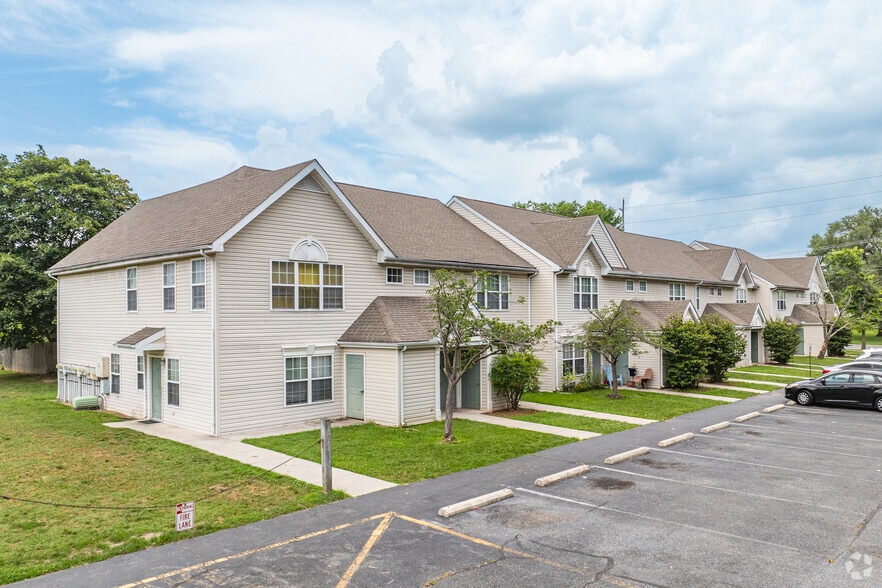 Building Photo - Riverchase Apartments