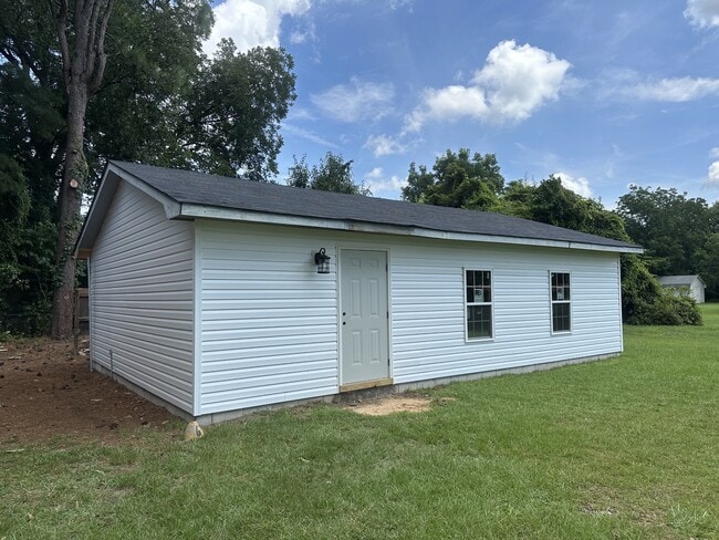 Building Photo - 2610 Forrest Dr