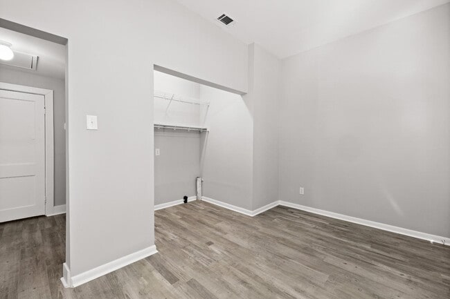 Building Photo - 501 E 4th St