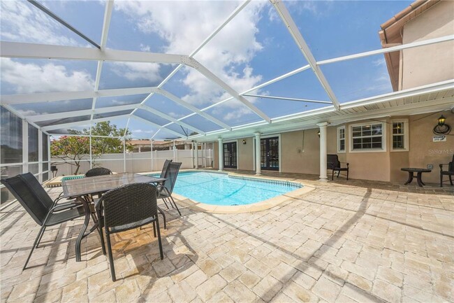 Building Photo - 3927 Doral Dr