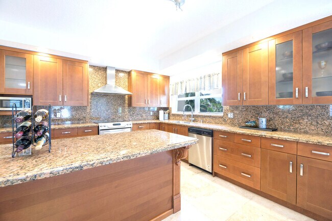 Building Photo - 247 S Ocean Blvd