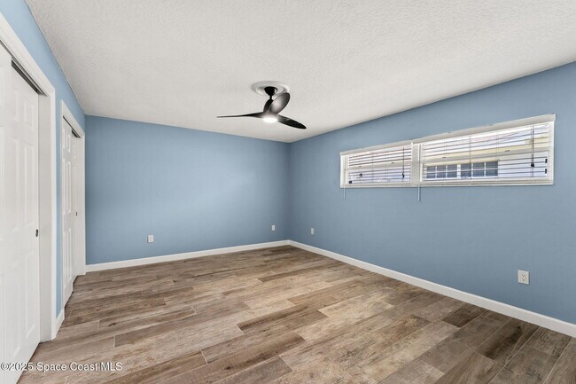 Building Photo - 215 S Robert Way