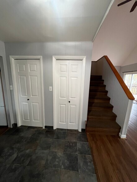 Entrance view - 1010 Eisenhower Way