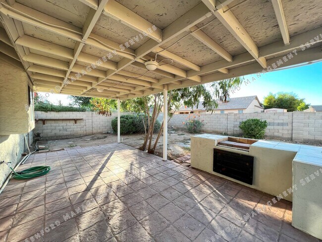 Building Photo - 3 BEDROOM 2 BATH IN HEART OF CHANDLER WITH...
