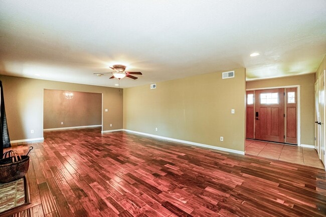 Building Photo - Charming Lincoln Village West 3BD Home with Spacious Corner Lot