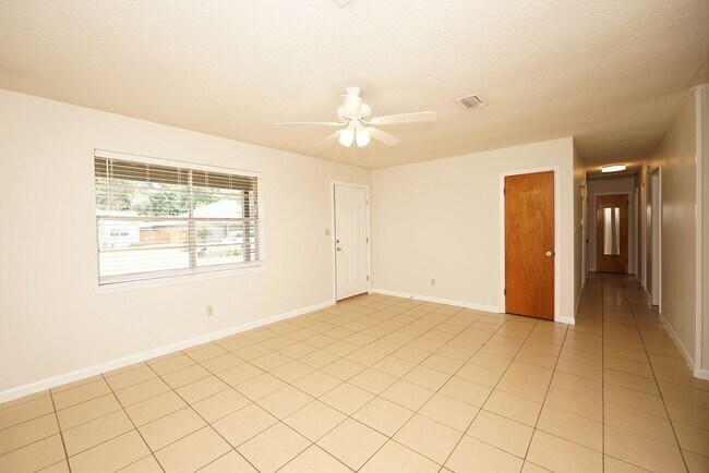 Building Photo - 260 Glenview Ave