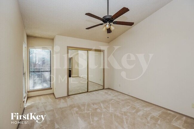 Building Photo - 1396 Chinaberry Dr