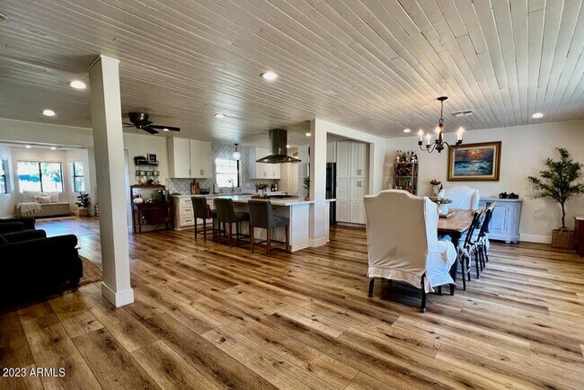 Building Photo - 4327 E Rancho Dr