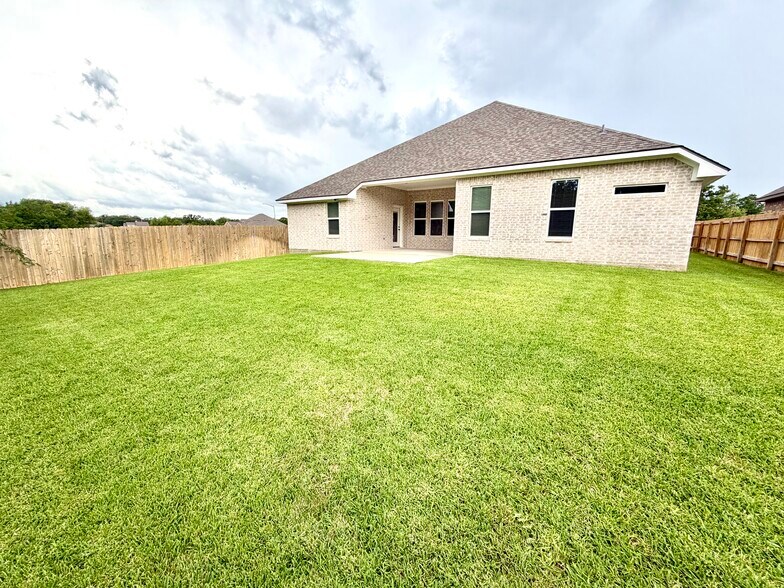 Building Photo - 1206 Bridgewater Dr