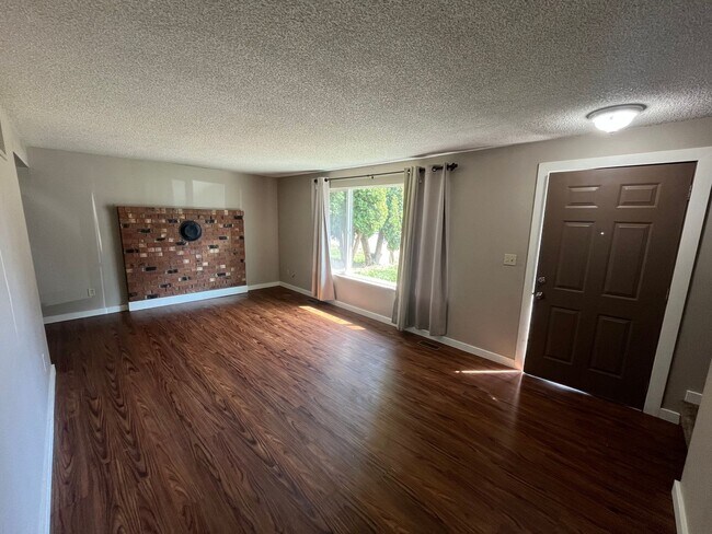 Building Photo - 11080 N Skagit St
