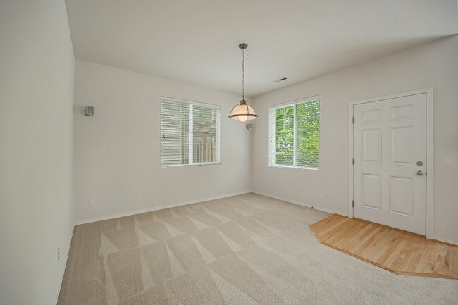 Building Photo - GATED COMMUNITY OF VERONA in LAKELAND HILLS!