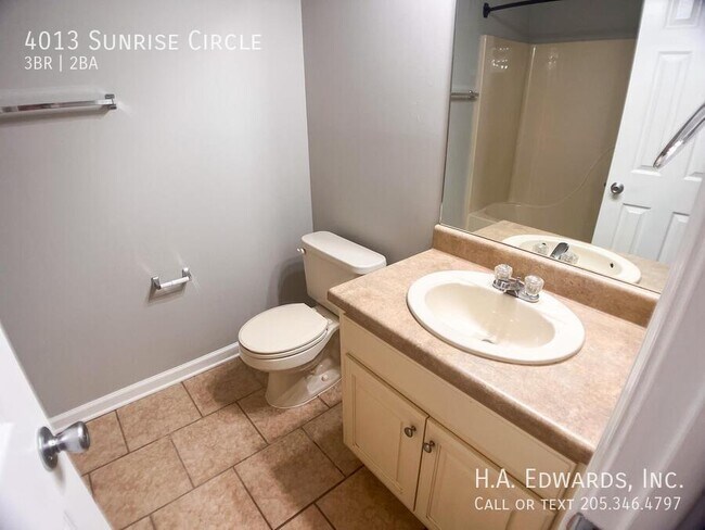 Building Photo - 4013 Sunrise Cir