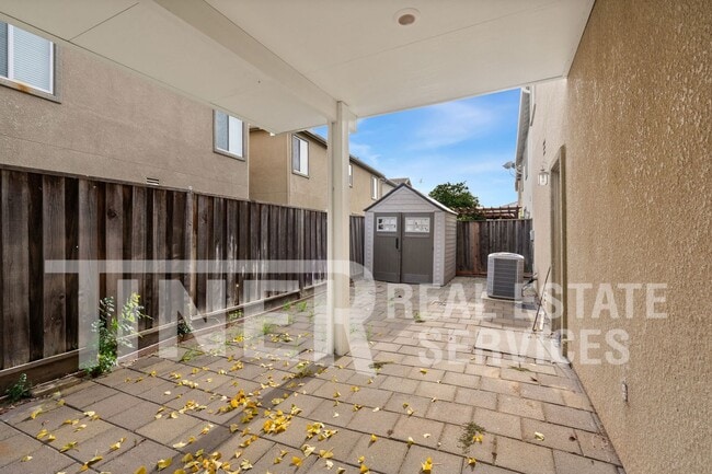 Building Photo - 5 Mantauk Point Pl