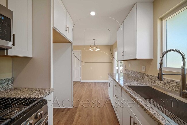 Building Photo - Large Lot! 2 Bed/ 1 Bath Single Family Property!