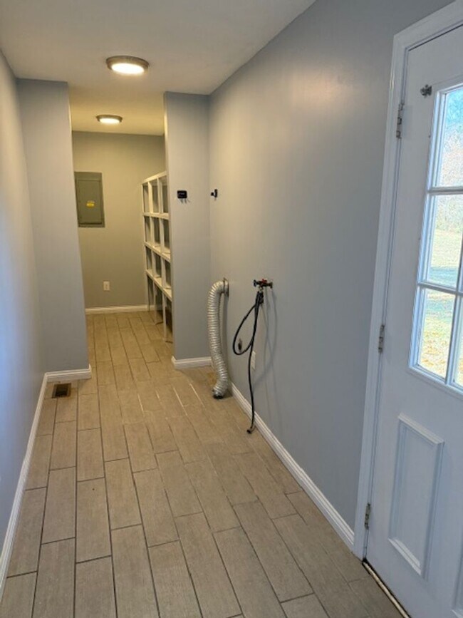 Building Photo - 316 Homeview Dr