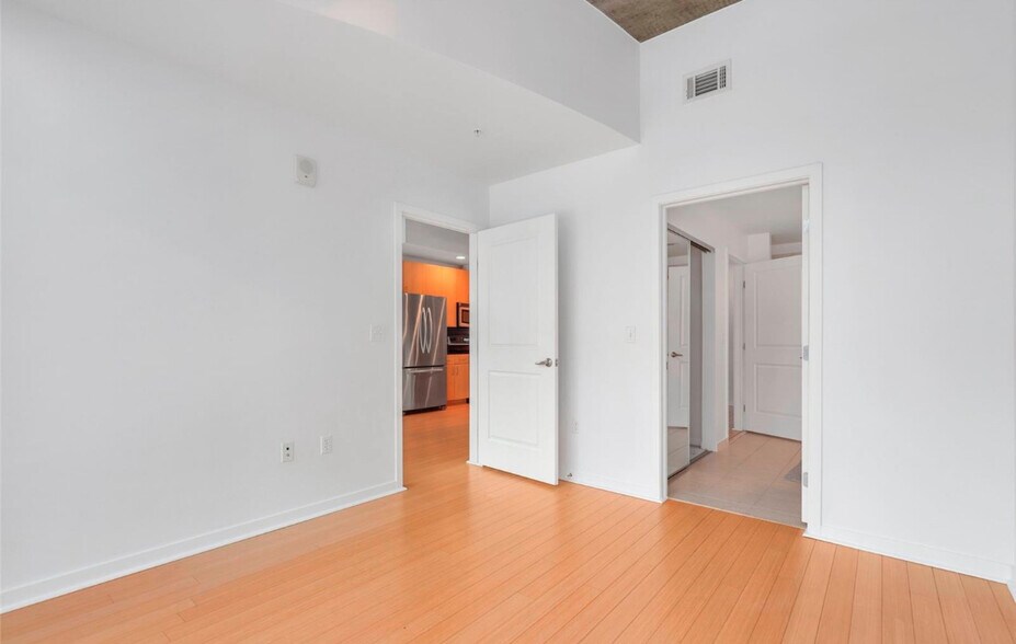 Building Photo - 1700 Bassett St