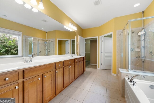 Building Photo - 232 Begonia Ct