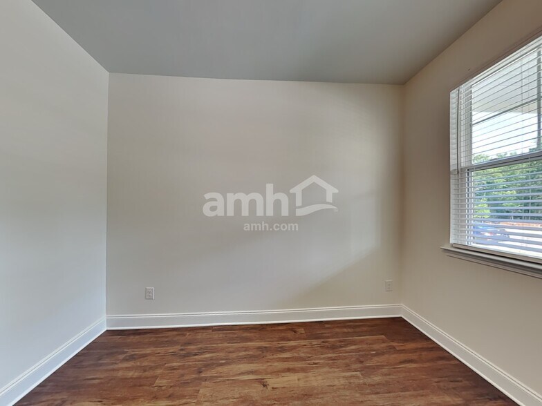 Building Photo - 5904 Hagar Vly Dr