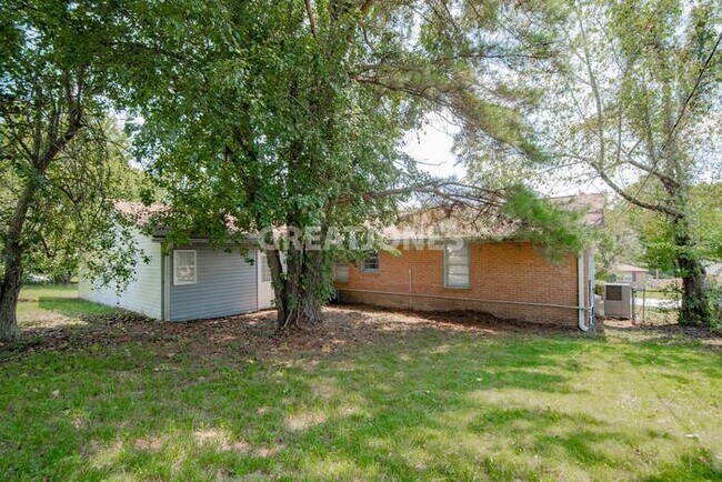 Building Photo - 7268 Fontana Dr
