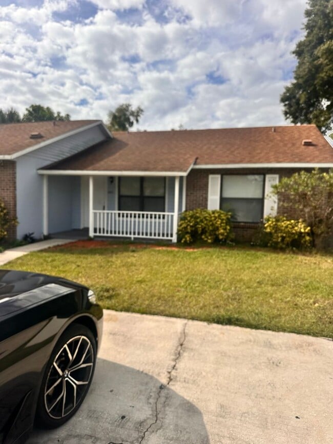 Building Photo - 2/2 Duplex next door to Baldwin Park