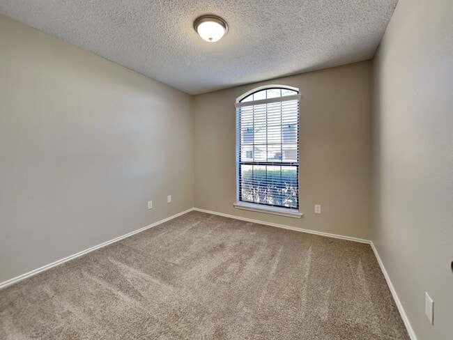 Building Photo - 519 Thomas Trail