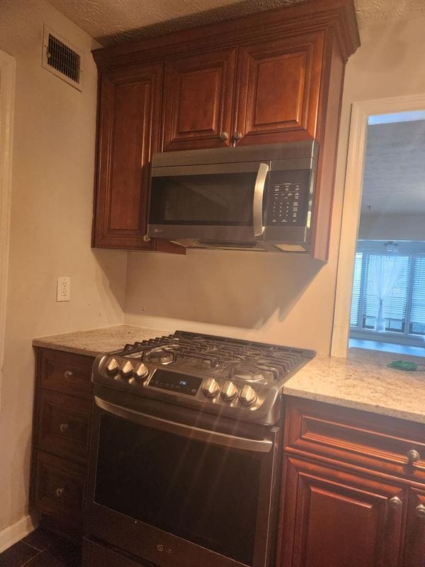 Building Photo - 2611 Vinings Central Dr