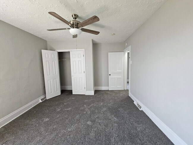 Building Photo - Newly updated 3 bedroom, 1 bath apartment ...