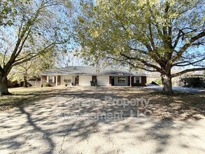 Building Photo - 831 N 54th Ave