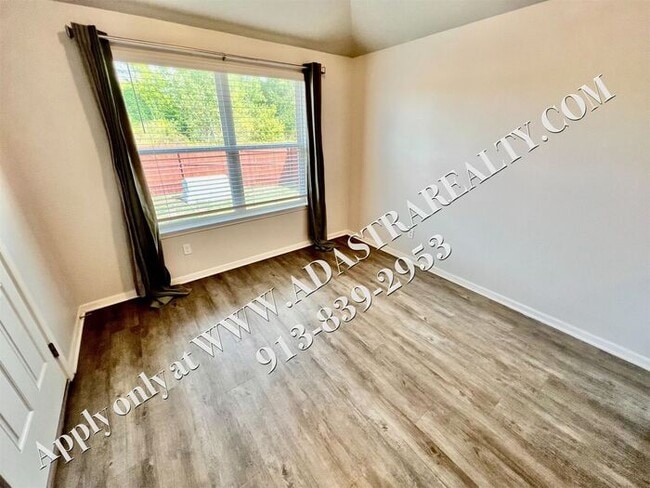 Building Photo - Like New Ranch in Spring Hill-Available in...