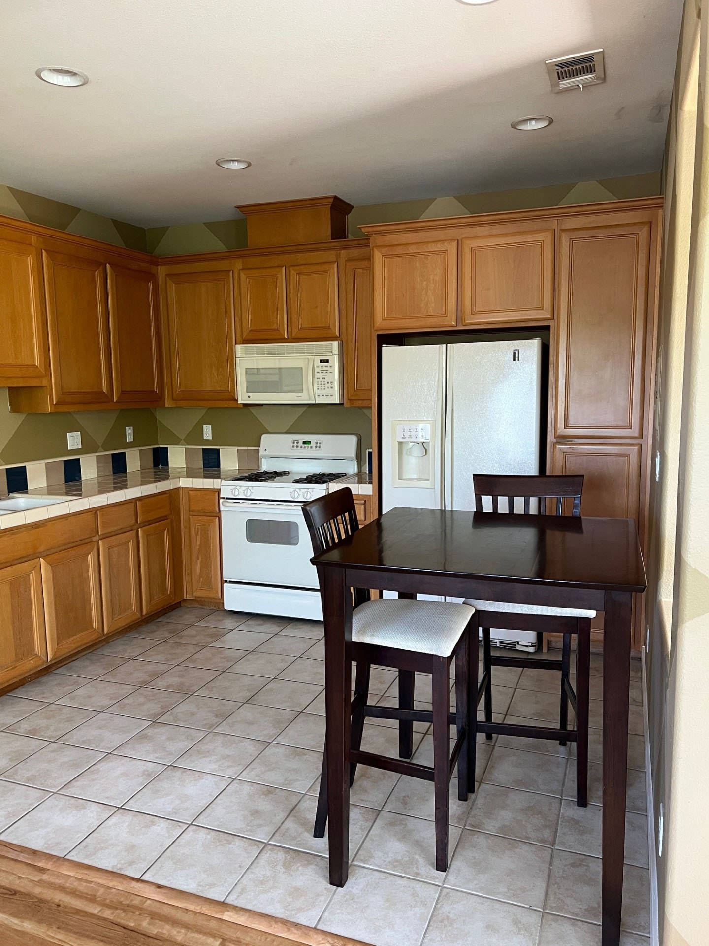Full Kitchen - 8520 Kern Ave