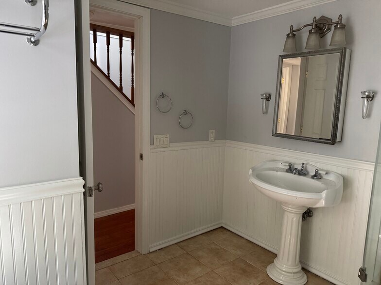 Building Photo - 110 N Country Rd