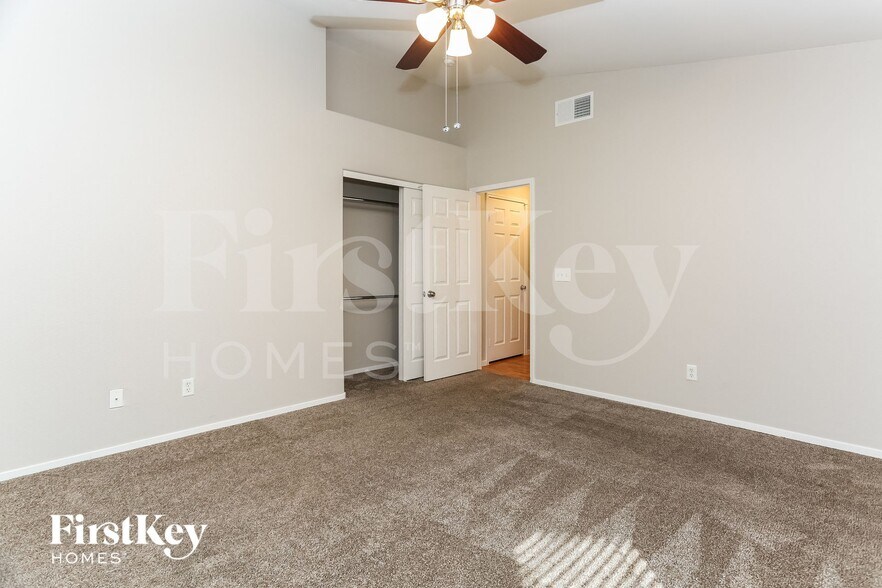 Building Photo - 9037 Meisenheimer Ave