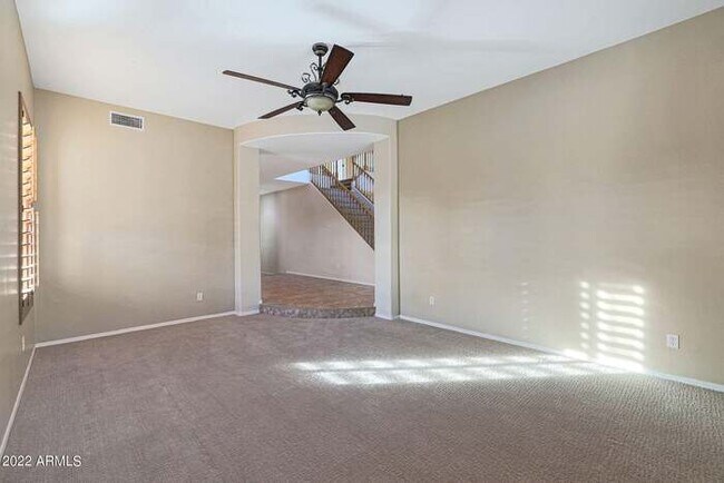 Building Photo - Beautiful 5 bedroom w/pool!