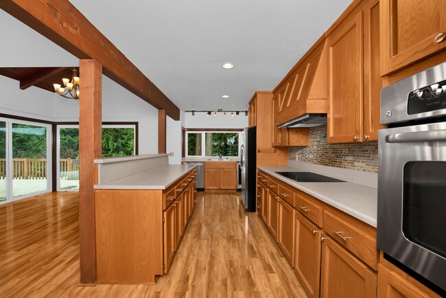 Building Photo - Private 4 Bedroom Retreat on 5-Acres Cottage Lake