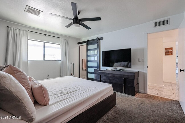 Building Photo - 3213 E Emile Zola Ave