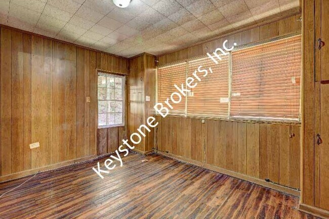 Building Photo - 1752 Upper River Rd