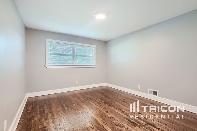 Building Photo - 2241 Wallingford Dr