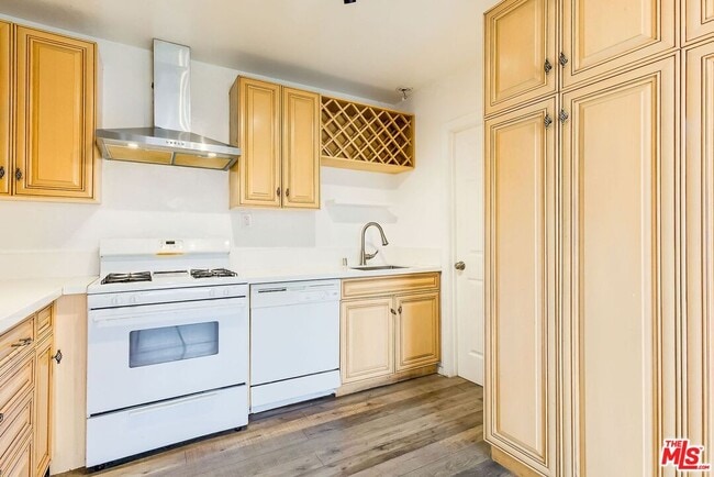 Building Photo - 288 S Coronado St