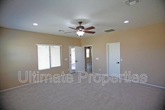 Building Photo - 18028 W Golden Ln