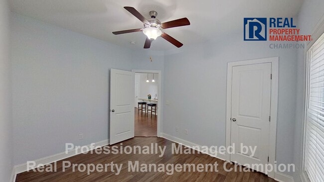 Building Photo - End Unit Townhome on One Level