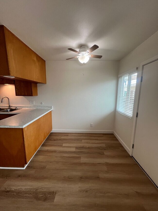 Building Photo - Charming One Bedroom Upstairs Apartment