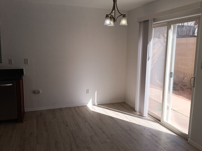 Building Photo - 3 Bedroom, 2.25 Bathroom Home! Schedule a Showing Today!